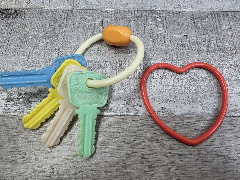 Vtg Lot Multi Color Plastic Bangle Bracelet Stackable Heart Pretend Keys 224a